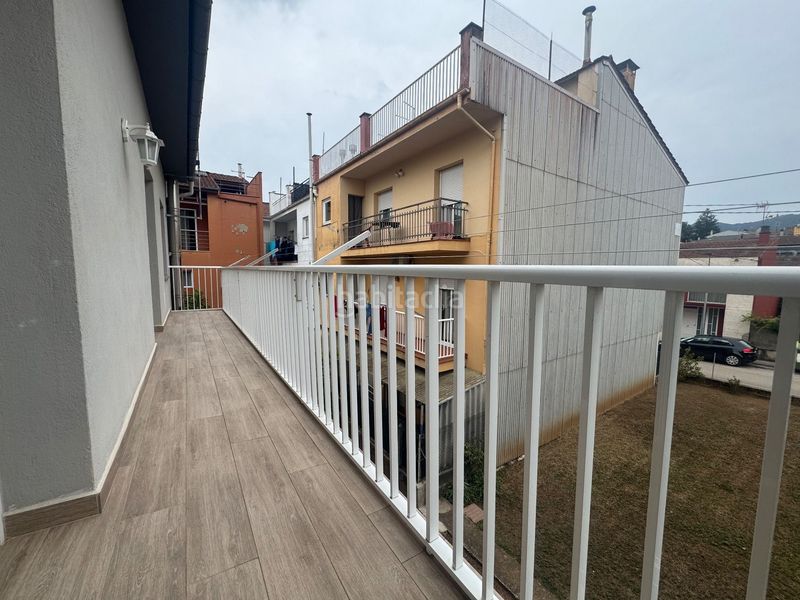 Foto a8778c7f-d4f3-422e-b102-7f623cfe2a11. Casa adosada en Olot