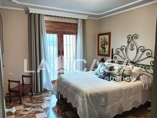 Maison  Calle sagrado corazón. Amplia casa a la venta en algeciras
