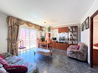 Etagenwohnung in Llefià. Piso en venta en avenida d'àfrica