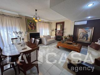 Casa bifamiliare in Centro - Doña Mercedes. Casa o chalet independiente en venta en condequinto