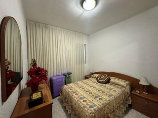 Flat  Carrer de vicent brull. Amplia vivienda exterior de 93 m² con terraza y balcón