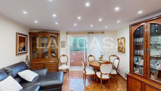 Pis  Carrer dels sants just i pastor. Piso de 3 habitaciones , 2 baos , ascensor , exterior con balc