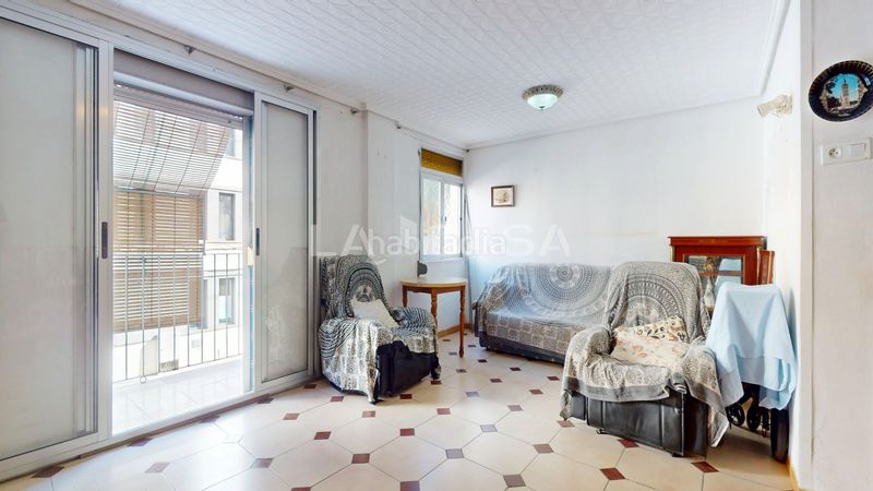 Foto db963277-d75f-4296-9a76-8d61aeab1ae5. Pis a Malva Rosa Valencia
