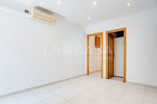 Pis  Carrer de simancas. ?? se vende piso entresuelo para reformar, ideal para quienes bu