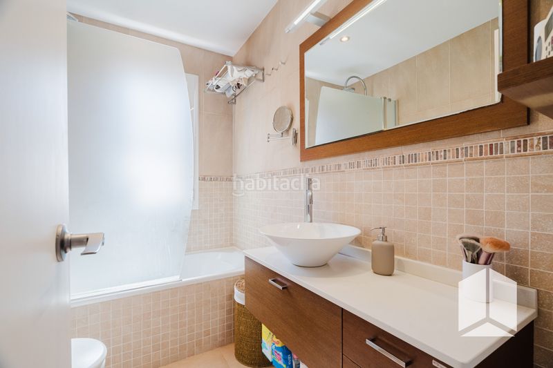 Foto c0f48591-4776-49ac-be9a-9087cfcdc027. Pis a Lluminetes Castelldefels
