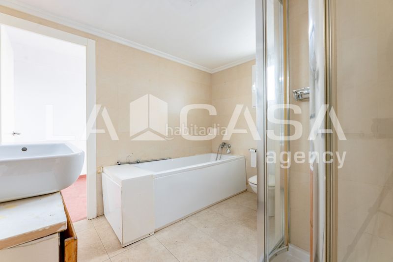 Foto f321f536-52be-4aa4-bcb0-8d74dbb44c94. Pis a L´Amistat Valencia