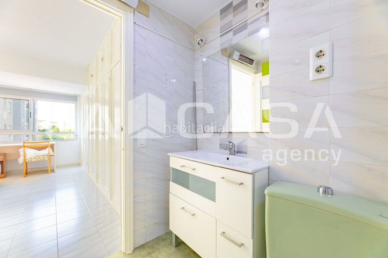 Foto c076cf3b-a95b-4b28-aece-0d1c26cba8aa. Pis a Ciutat Jardí Valencia