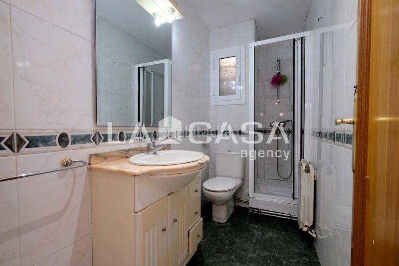 Foto 41570663-2c3e-42d7-a37c-dd437e386c09. Pis a Vilapicina - Torre Llobeta Barcelona