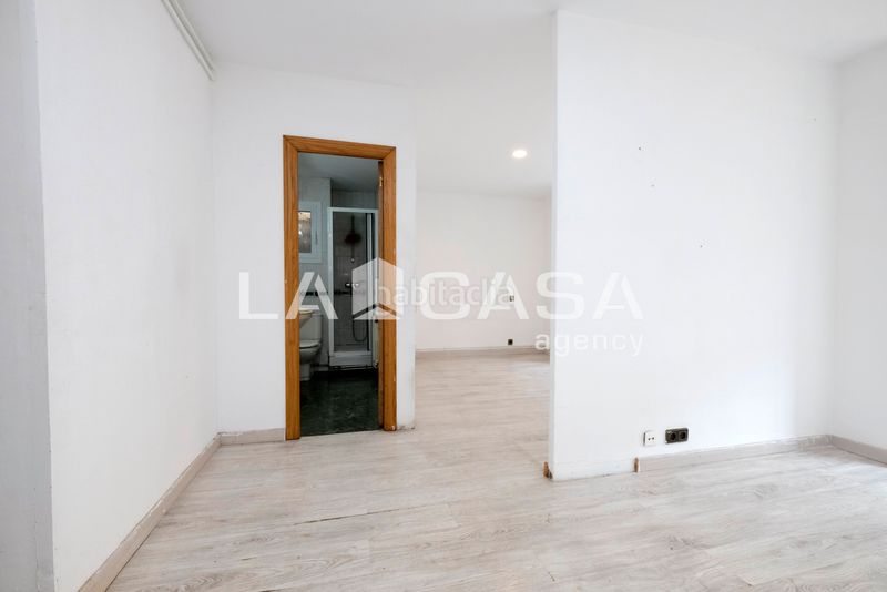 Foto 60d1a9f5-8426-4bb0-b847-0fc657d67d0f. Pis a Vilapicina - Torre Llobeta Barcelona