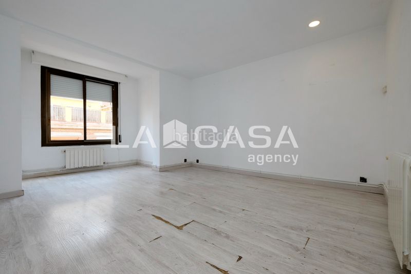 Foto e4c89f7f-bfd0-475d-ad53-a053870feaa5. Pis a Vilapicina - Torre Llobeta Barcelona