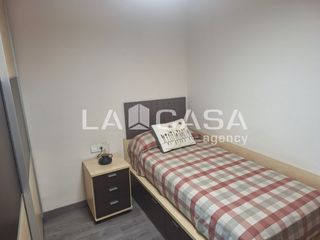 Pis  Carrer dels almogàvers. Fantástico piso reformado y totalmente exterior de 101m2 constru