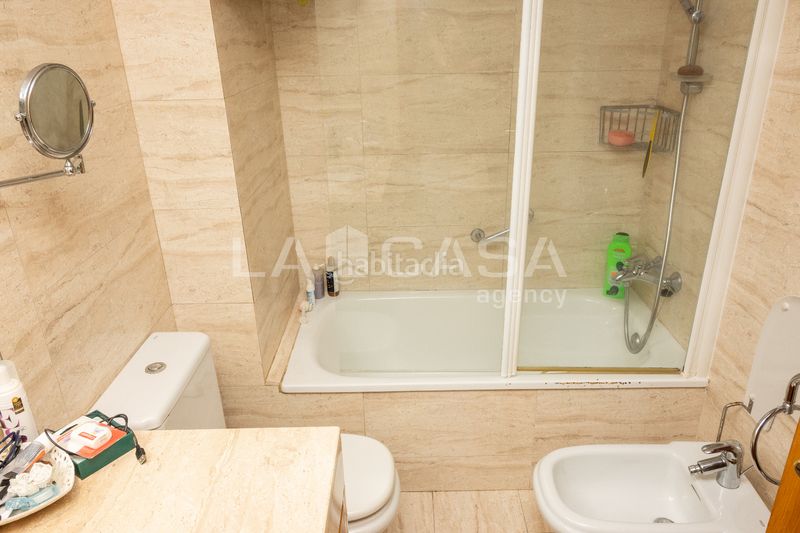 Foto e1ffa5e4-3430-4e2b-8981-6a107b7fd3bd. Pis amb aparcament a Vilapicina - Torre Llobeta Barcelona