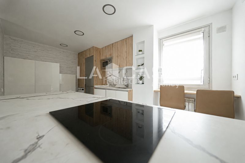 Foto 71bc1fbf-013b-4242-8f3f-fbdf57e0cb27. Àtic amb aparcament a Bon Pastor Barcelona