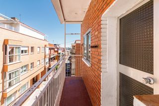 Pis  Calle de la verja. ?? piso de 2 habitaciones con balcón