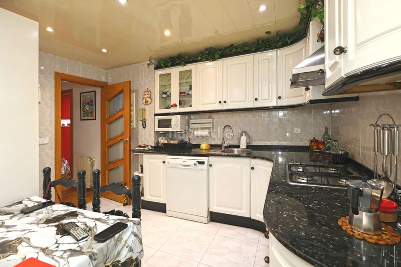 Foto c83792e8-7ce8-4f4d-a573-4fea526b556e. Flat in Montesa Esplugues de Llobregat
