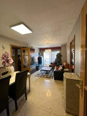 Appartement  Carrer castellvell. Piso exterior con 4 dormitorios y balcón sin ascensor