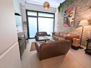 Ground floor  Carrer de salv. Planta baja exterior reformada de 2 habitaciones con terraza.