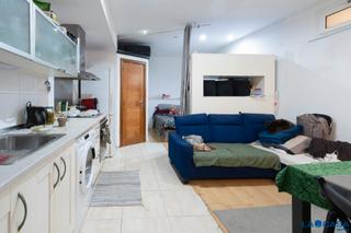 Planta baja  Carrer de la mare de déu del remei. Planta baja exterior con un dormitorio y un cuarto de baño