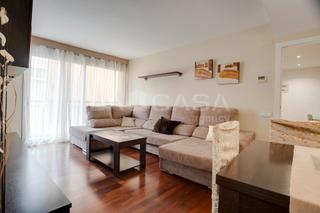 Appartement  Carrer de faus. Piso exterior en muy buen estado de 3 dormitorios con ascensor y