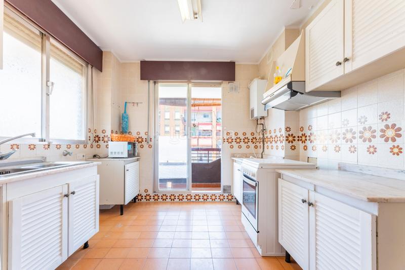 Foto a278a891-2c3a-451d-9063-f827ce2a600f. Piso  en venta en ciutat jardi. en Ciutat Jardí Valencia