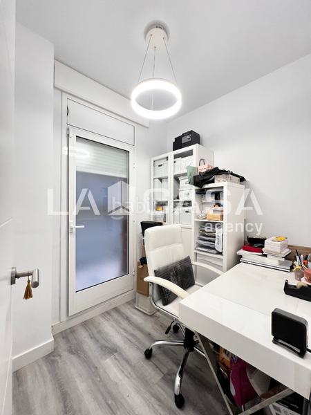 Foto 1526d0c2-ca6c-4ec5-bbd1-bc8be1ffc945. Pis amb aparcament piscina a Progrés - Pep Ventura Badalona