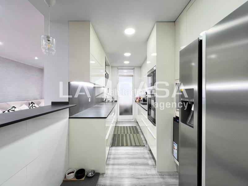 Foto 68c29fad-f33b-4a9c-b84e-1dfaf1c652ce. Pis amb aparcament piscina a Progrés - Pep Ventura Badalona