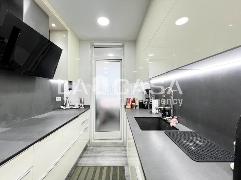 Foto a8d9818a-49d1-4648-b42a-ecac419cc04a. Pis amb aparcament piscina a Progrés - Pep Ventura Badalona