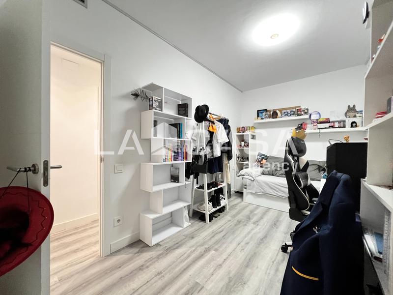 Foto c43edb9f-5b86-4279-9705-1dc02ec4b528. Pis amb aparcament piscina a Progrés - Pep Ventura Badalona