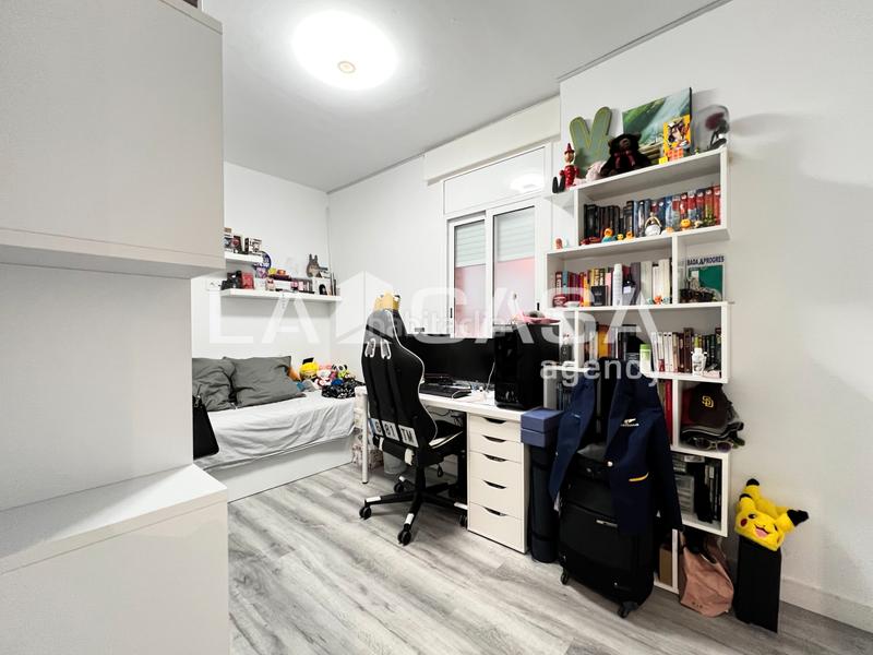 Foto c94f5329-38a3-4922-a7fe-3ba6780e52ac. Pis amb aparcament piscina a Progrés - Pep Ventura Badalona