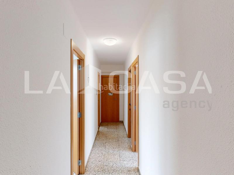 Foto 2941d4c8-3226-4dc1-a810-bc006ea095b5. Piso  en venta en calle del campament en Benimàmet Valencia