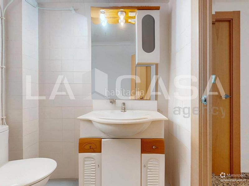 Foto 2a49e8fe-153b-4ea8-9593-95af64aa0b7d. Piso  en venta en calle del campament en Benimàmet Valencia