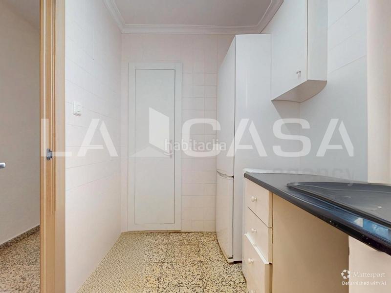 Foto 929ee867-c0a3-4e6b-8eb0-bc9b319ed681. Piso  en venta en calle del campament en Benimàmet Valencia