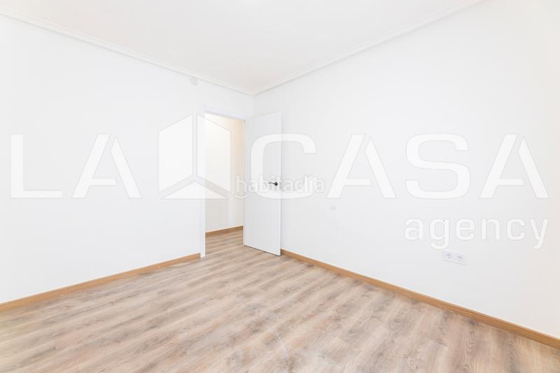 Foto 1a7c073c-91b1-4212-9f4c-ef6020f7d1a2. Piso  en calle campoamor en L´Illa Perduda Valencia