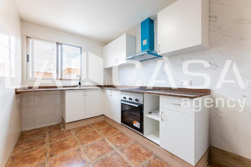 Foto 34a1d6af-889d-4b04-99e9-389d2f1d6517. Piso  en calle campoamor en L´Illa Perduda Valencia