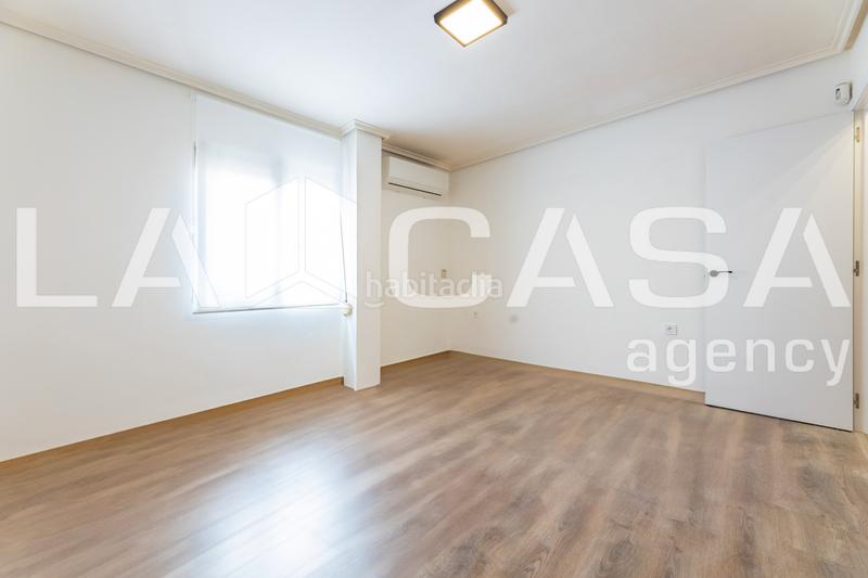 Foto 7a7fc167-fc76-4d61-89aa-5362e4a38207. Piso  en calle campoamor en L´Illa Perduda Valencia
