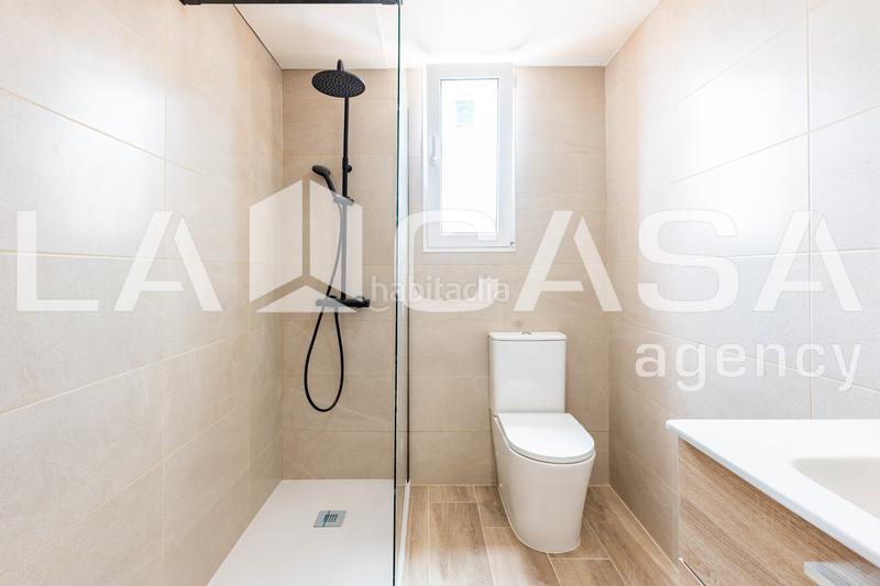 Foto db001294-037d-4e7a-913a-2609c7bfd562. Piso  en calle campoamor en L´Illa Perduda Valencia