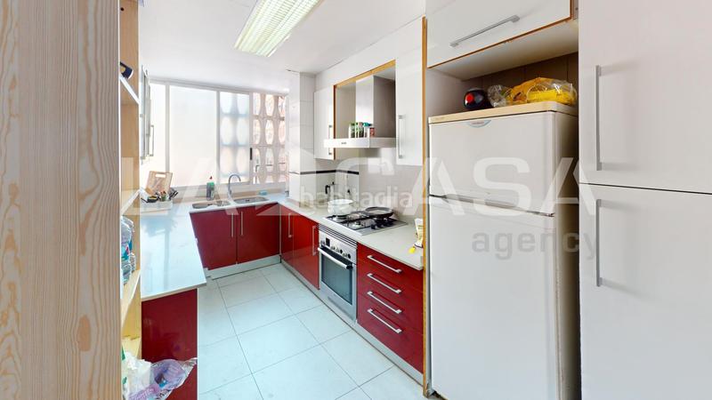 Foto 1279207a-d34e-45d9-852c-016fe38cabb7. Piso  en venta en calle explorador andrés en Ciutat Jardí Valencia