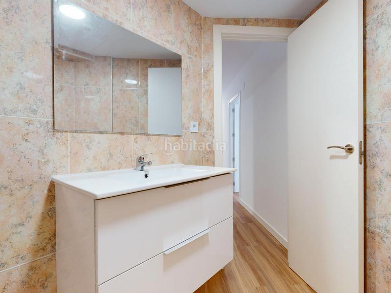 Foto 0ae19159-c84e-41ad-be5b-d47f926d20a2. Piso en carrer de manuel andrés 44 piso en venta en calle de manuel andrés en Valencia