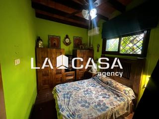 Casa aparellada  Calle reina. Chalet pareado en venta en reina