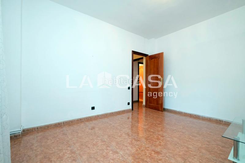 Foto 844231f3-aca6-4fa2-8494-0150359993e8. Pis a Turó de la Peira Barcelona