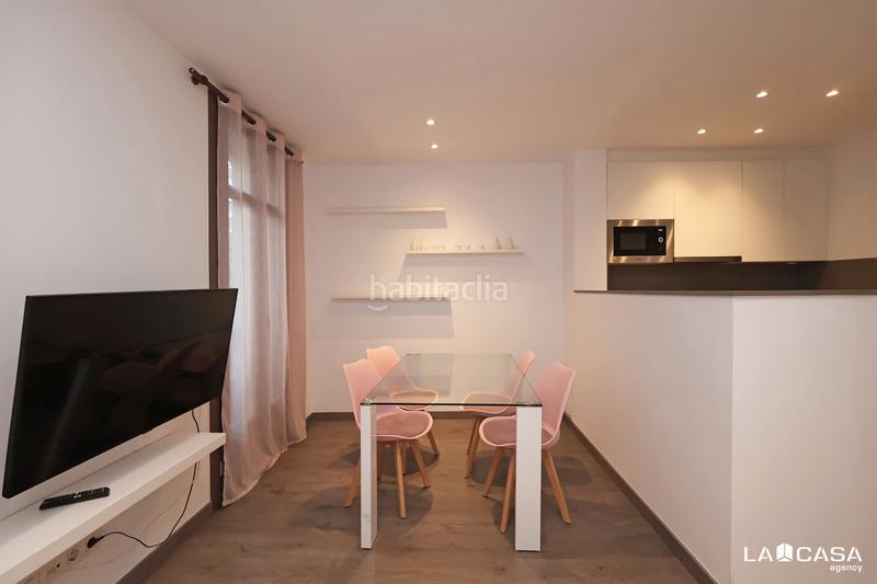 Foto b026c00e-9c1a-47a8-aeb8-ae7133eff2f6. Piso  avinguda del paral·lel, en Sant Antoni Barcelona