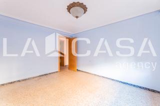 Flat  Carrer de campoamor. Piso en venta en calle de campoamor