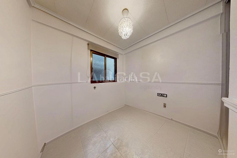 Foto ec6328f6-8b1d-4cbb-ad48-5d5ac9ddc3ba. Pis a Camí Fondo Valencia