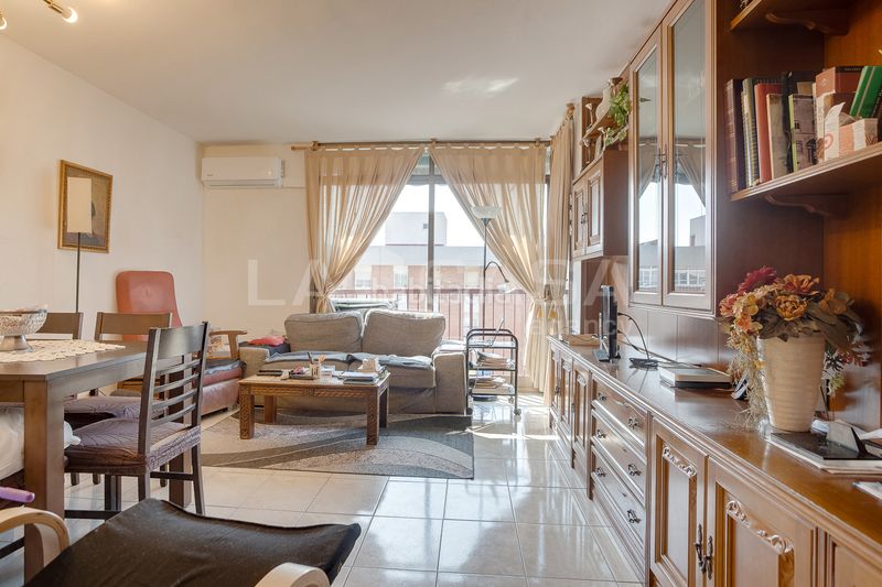 Foto f98ab946-39e5-4e43-9391-022a50865555. Pis a Provençals del Poblenou Barcelona