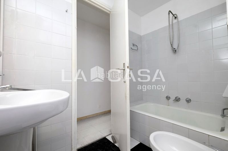 Foto 6aadb66a-6552-40f4-93e6-594e02fcd02e. Pis a Vilapicina - Torre Llobeta Barcelona