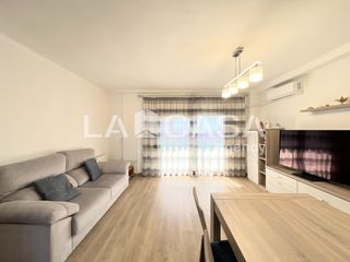 Flat  Avinguda d'àfrica. Piso en venta en badalona, barcelona