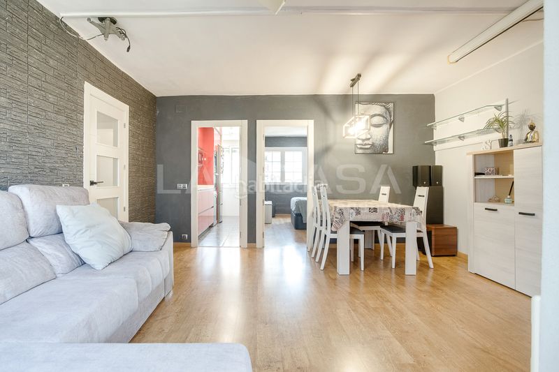 Foto e62d9875-cba6-405e-a90c-e86dd2d3bf91. Pis a Sant Martí de Provençals Barcelona