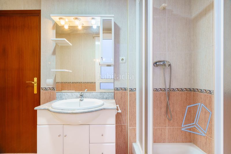 Foto 658ba0eb-8286-4bc0-b66d-d6ba762fb85e. Pis a Baix Guinardó Barcelona