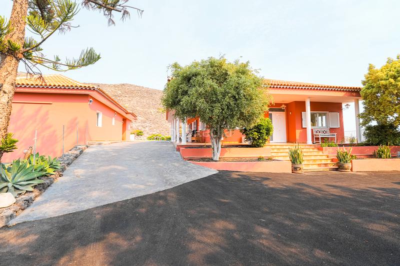 Foto 16bd4ab0-bccf-4dc1-b13a-c9477188dd9e. Chalet en Tamaimo - Arguayo Santiago del Teide
