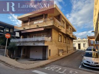 Casa  N/a. Edificio con división horizontal en venta
